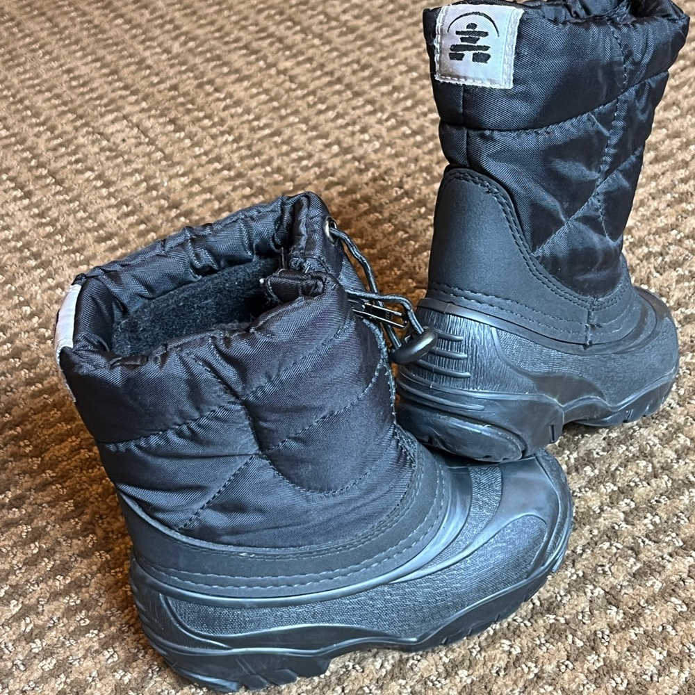 🖤Kamik Grandeur Winter Boot Insulated Zipper bungee closure toddler size 9 EUC🖤
